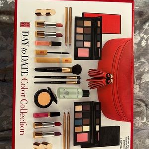 Makeup: Brand new sealed in box Elizabeth Arden makeup set